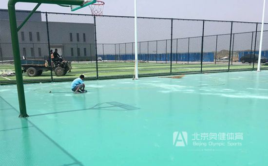 塑膠籃球場(chǎng)硅PU面層施工方法介紹【圖文】