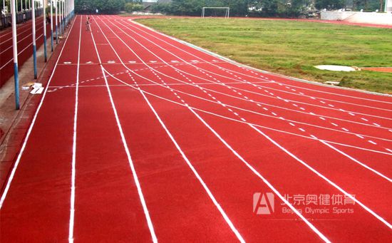 透氣型塑膠跑道對基礎要求及處理步驟